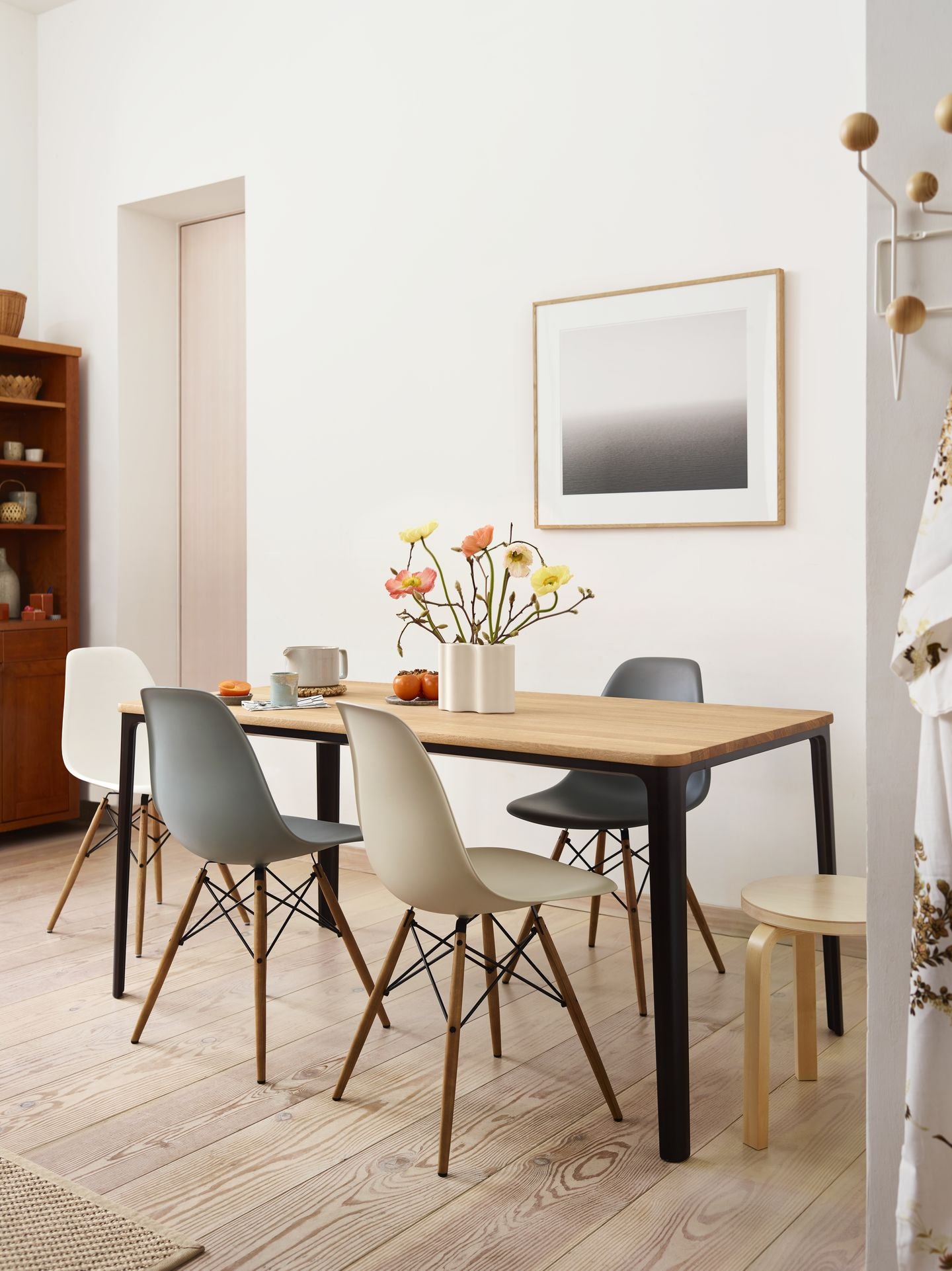Eames Fiberglass Side Chair DSW