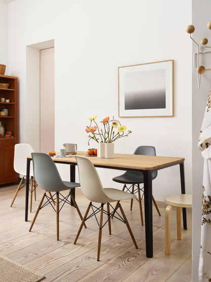 Eames Fiberglass Side Chair DSW