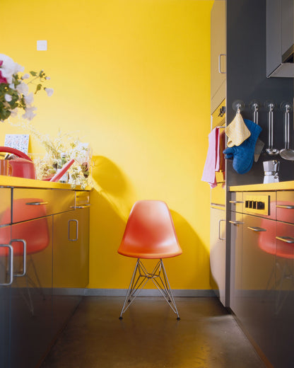 Eames Plastic Side Chair DSR