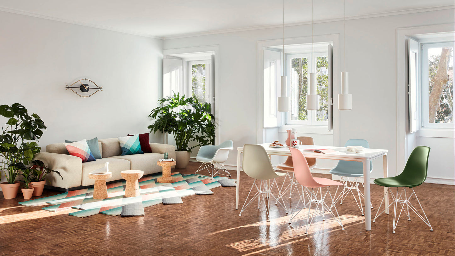 Eames Plastic Armchair LAR