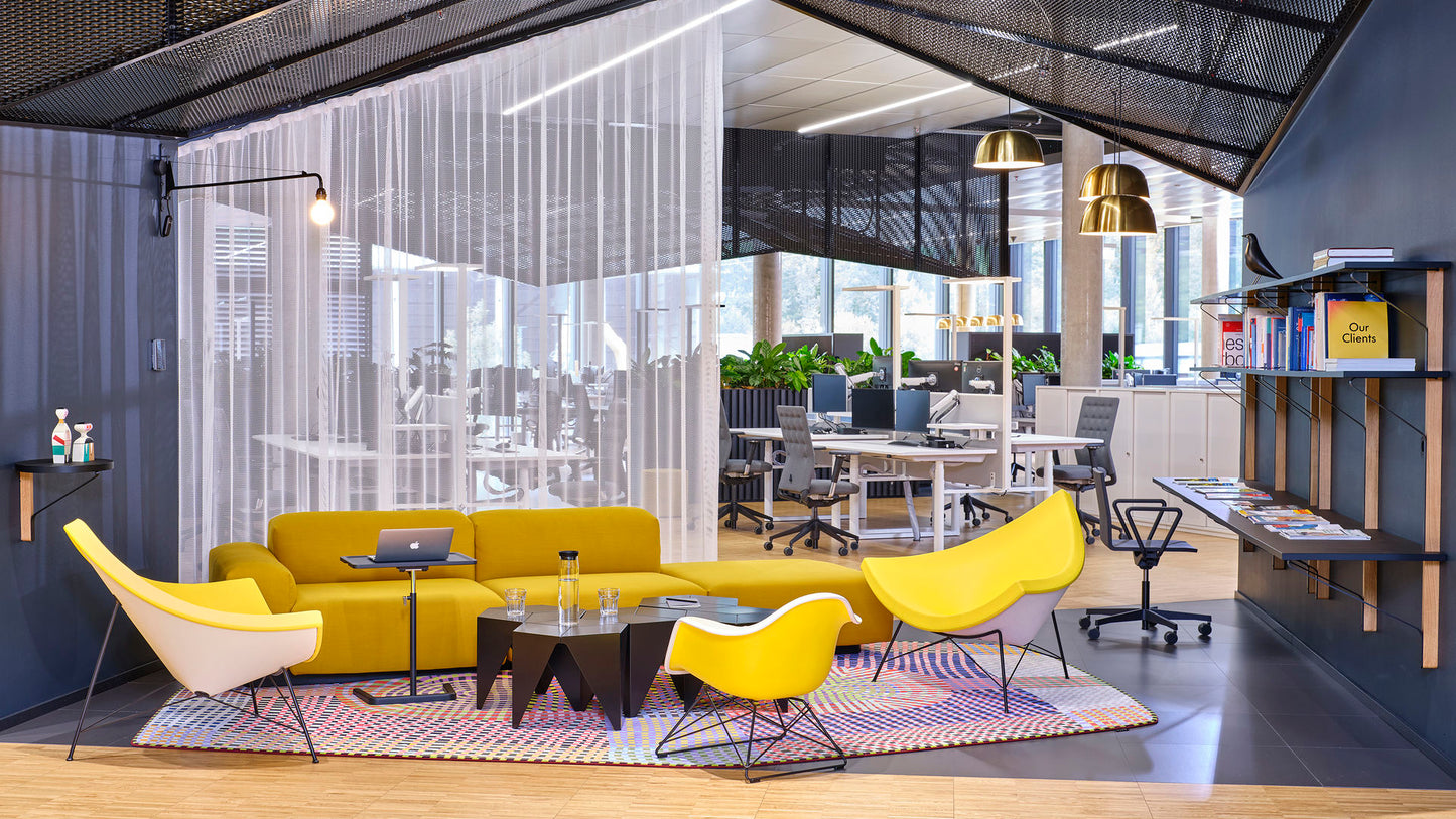 Petite Potence, deep black