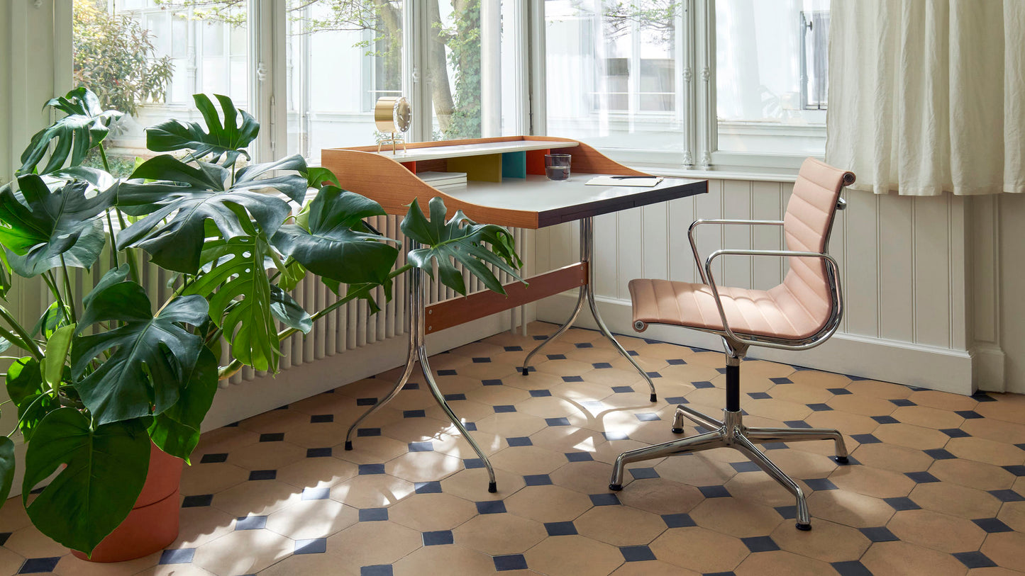 Aluminium Chair EA 107