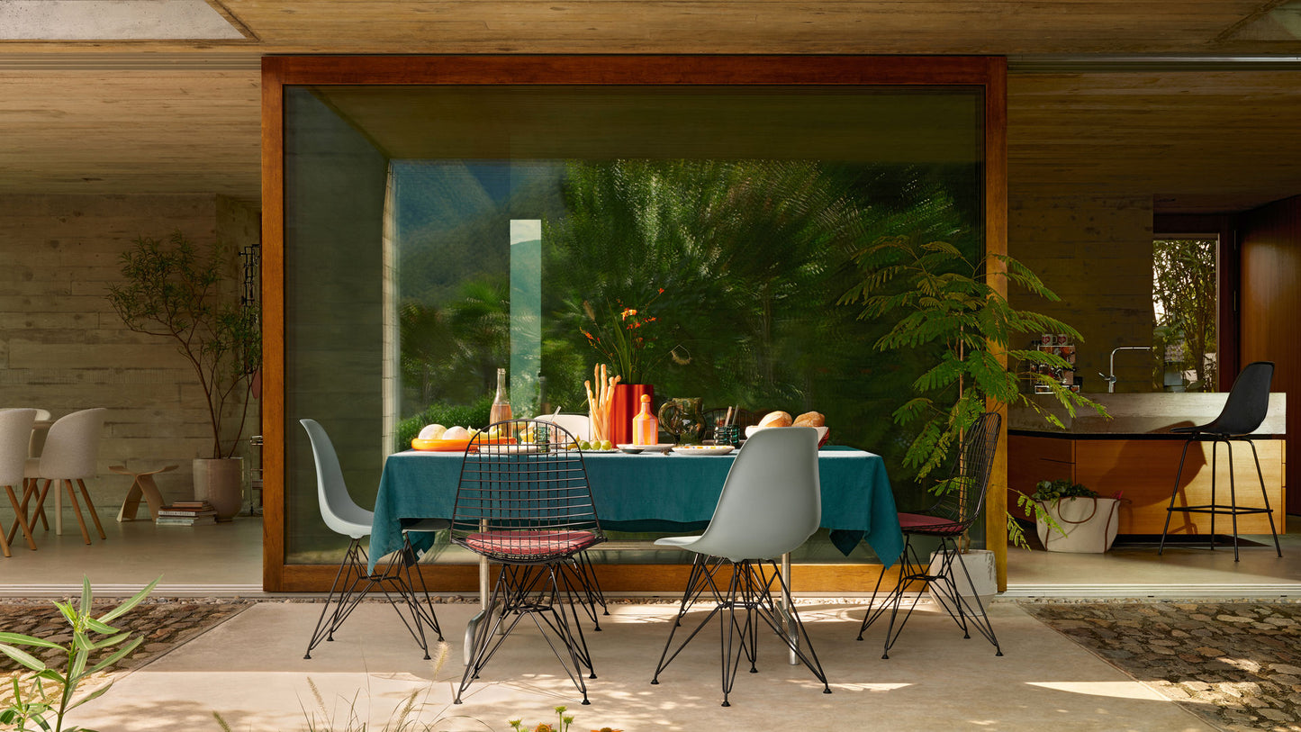 Eames Plastic Side Chair DSR