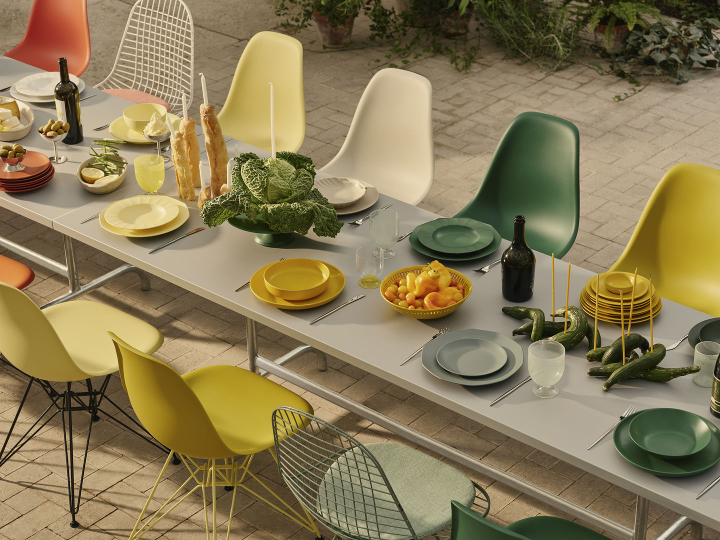 Eames Plastic Side Chair DSR