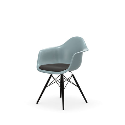 Eames Plastic Armchair DAW