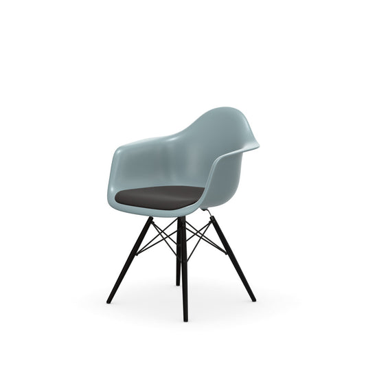 Eames Plastic Armchair DAW