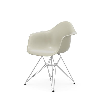 Eames Plastic Armchair DAR