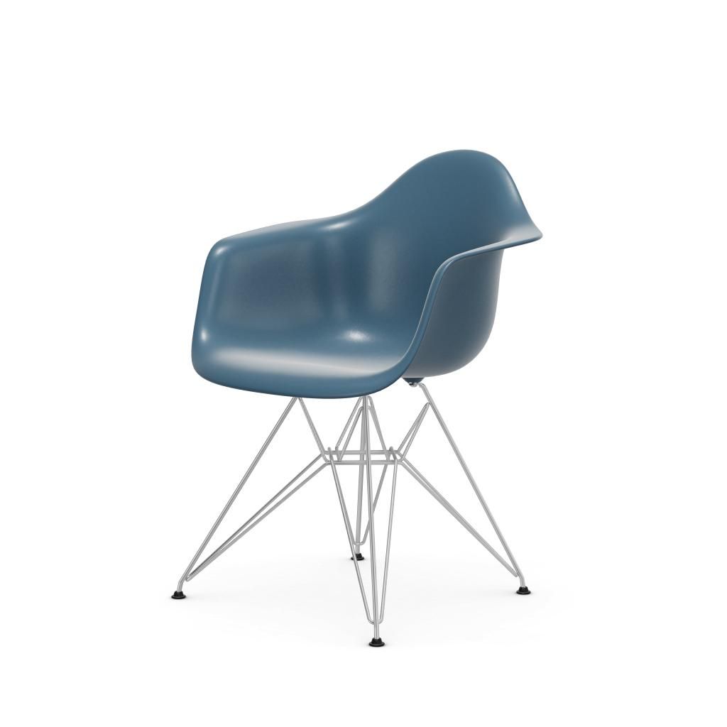 Eames Plastic Armchair DAR