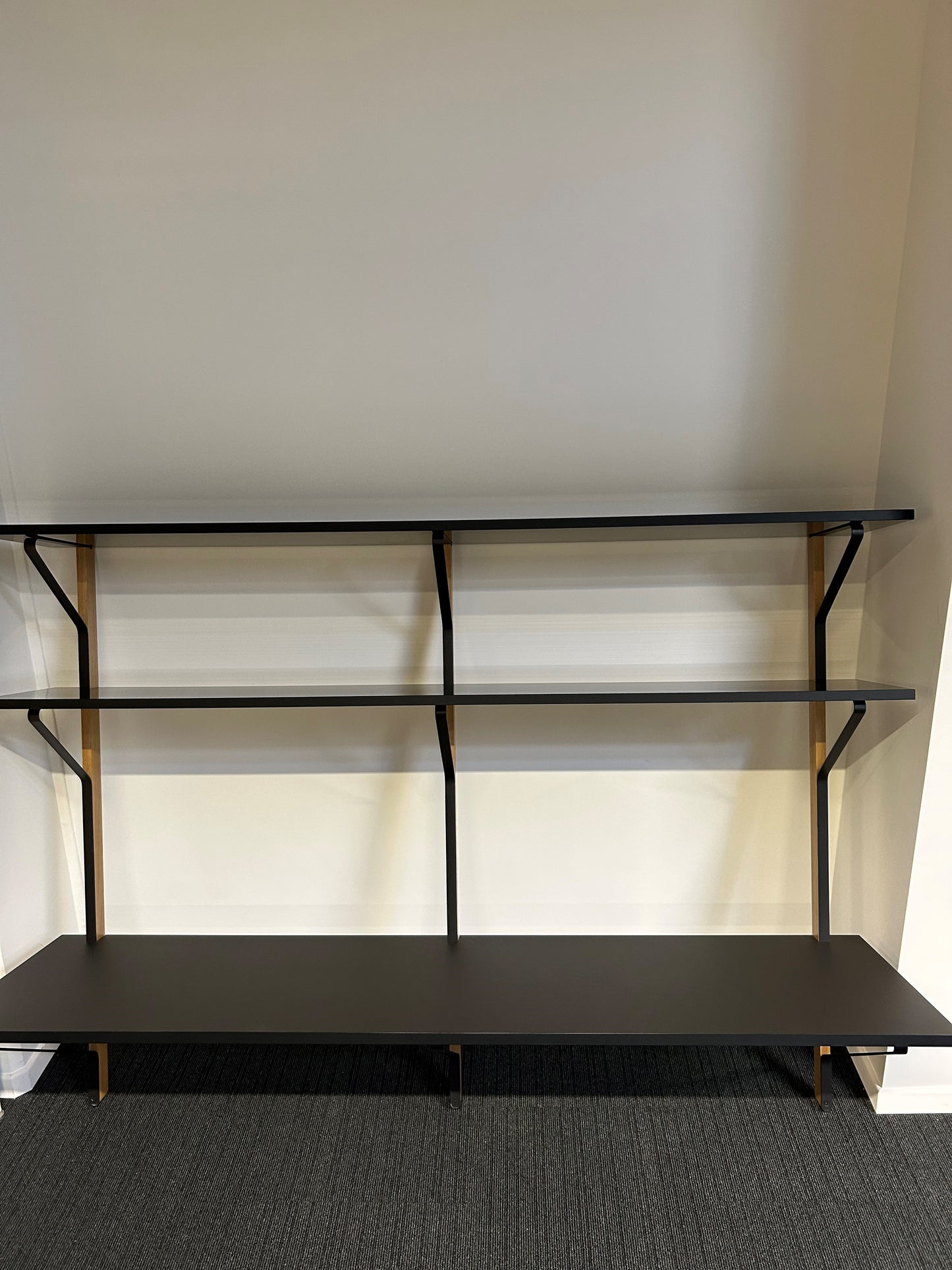 REB 013 Kaari Shelf